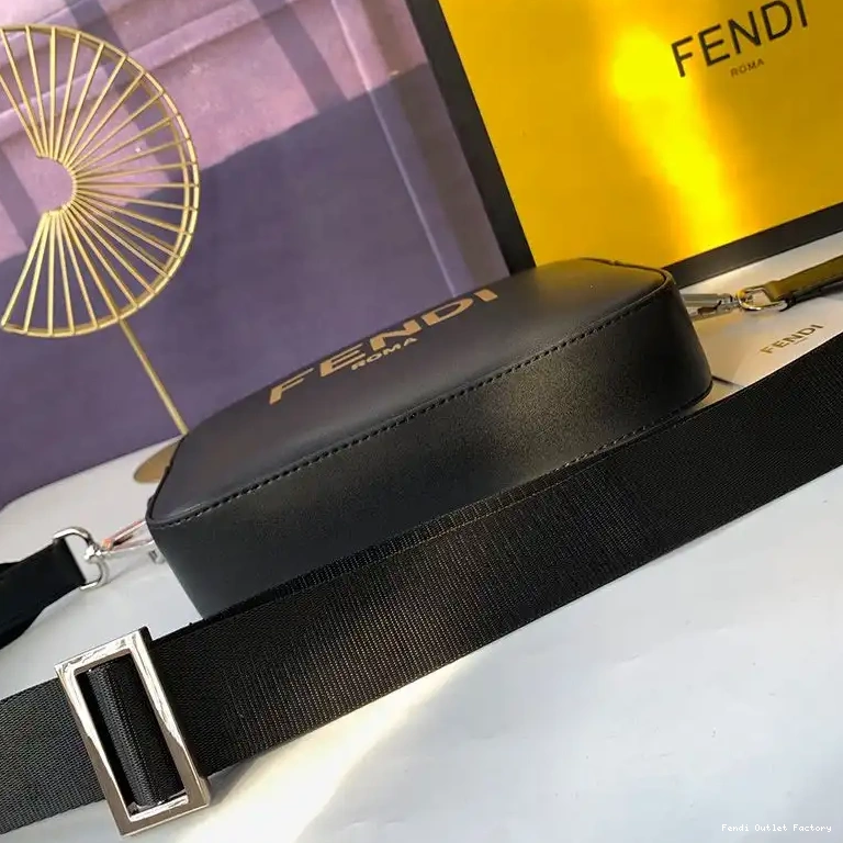 Vintage HOT In Camera Fendi Case Logo Calf Compact Leather Black ROMA 0613